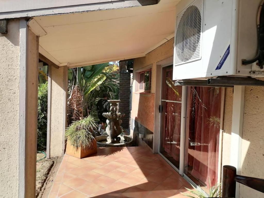 פאלאבורווה Two Summers Guesthouse מראה חיצוני תמונה